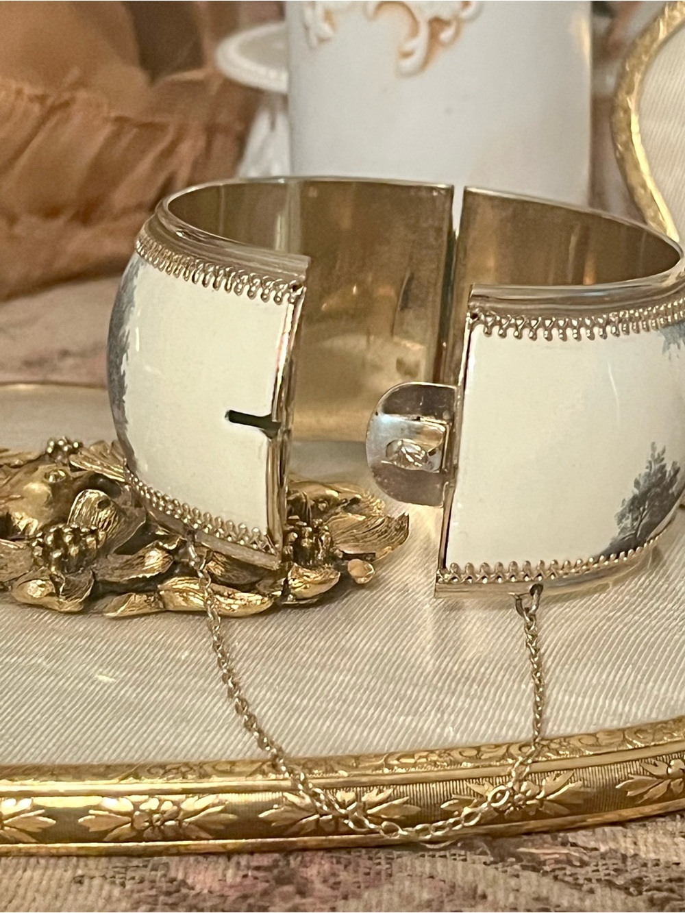 1950s Whiting & Davis Hinged Bangle Bracelet Cuff Signed - Picture 5 of 9